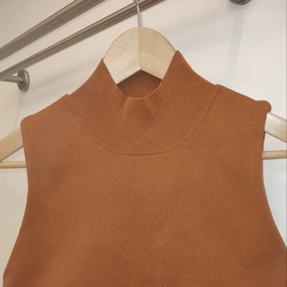 House Of Harlow 1960 Mock Neck Sleeveless Knit Top - Picture 2 of 7